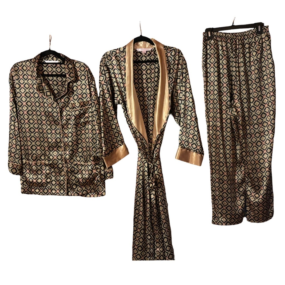 VTG VICTORIA’S SECRET LUXURY 3 PC Boudoir
Robe/pajama Set NWOT MED FINAL
PRICE
